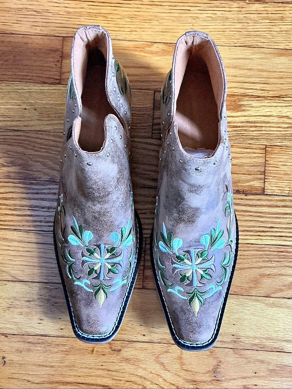 Embroidered Floral Loafers in Brown US40
